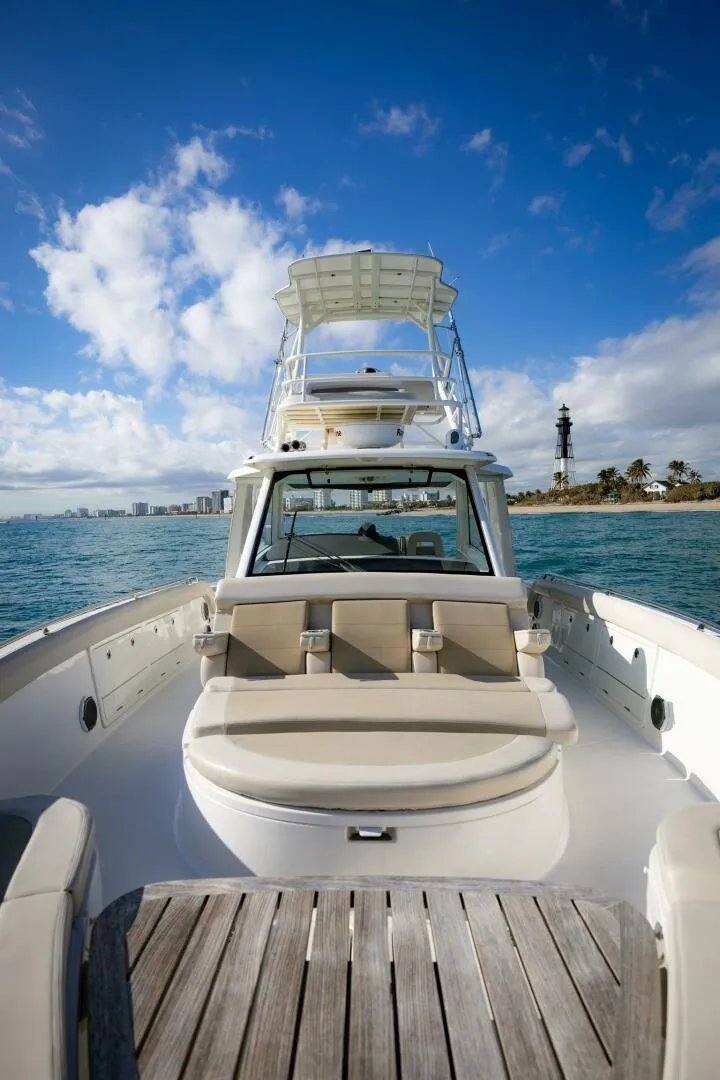 Slide: The Image of Boston Whaler 42 2017 - 5102384