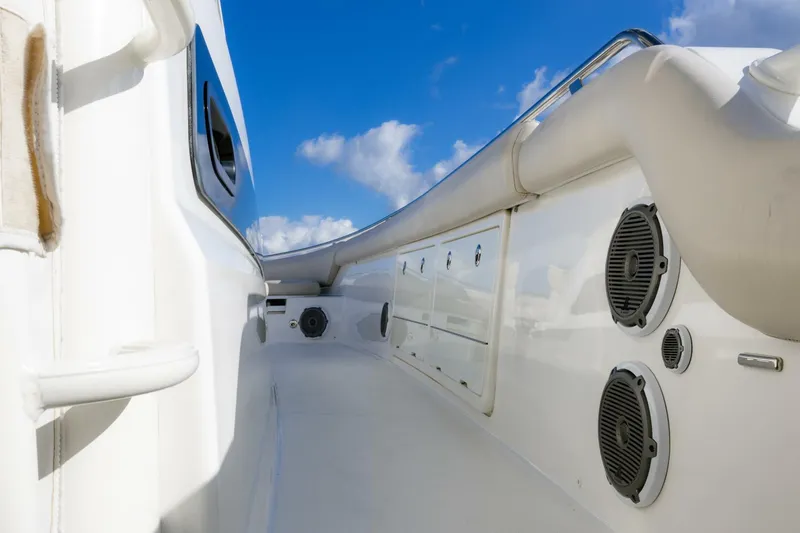 Slide: The Image of Boston Whaler 42 2017 - 5102389