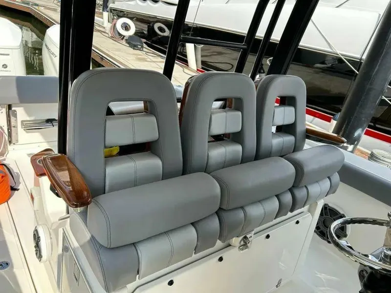 Slide: The Image of Boston Whaler 360 Outrage 2023 - 4959558