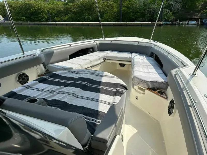 Slide: The Image of Boston Whaler 360 Outrage 2023 - 4959560