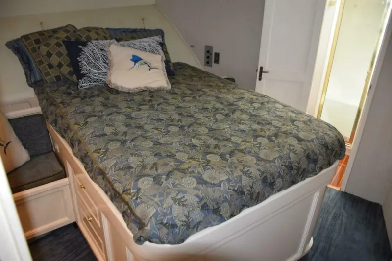 Slide: The Image of Walkaround Queen Berth With Changing Seats On Either Side Of Berth - 4961996