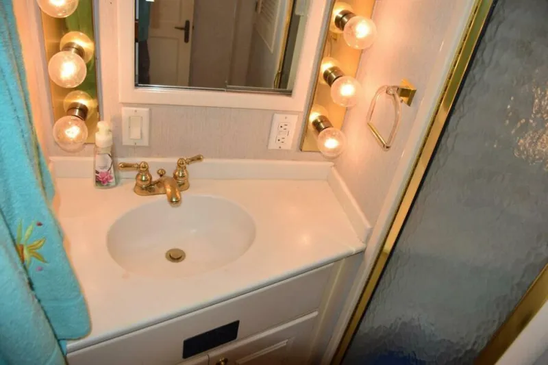 Slide: The Image of Guest Head - 4962002