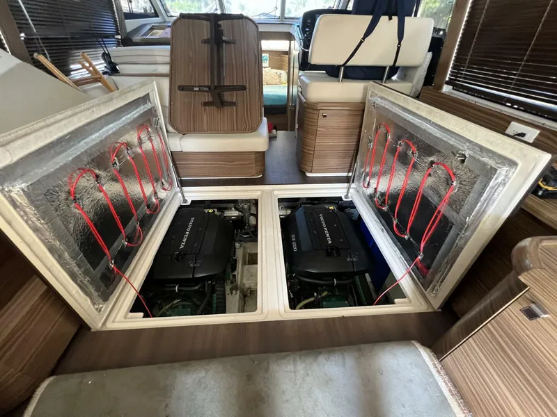 Slide: The Image of 2019 Greenline 40 Engine Access Hatches - 5380025