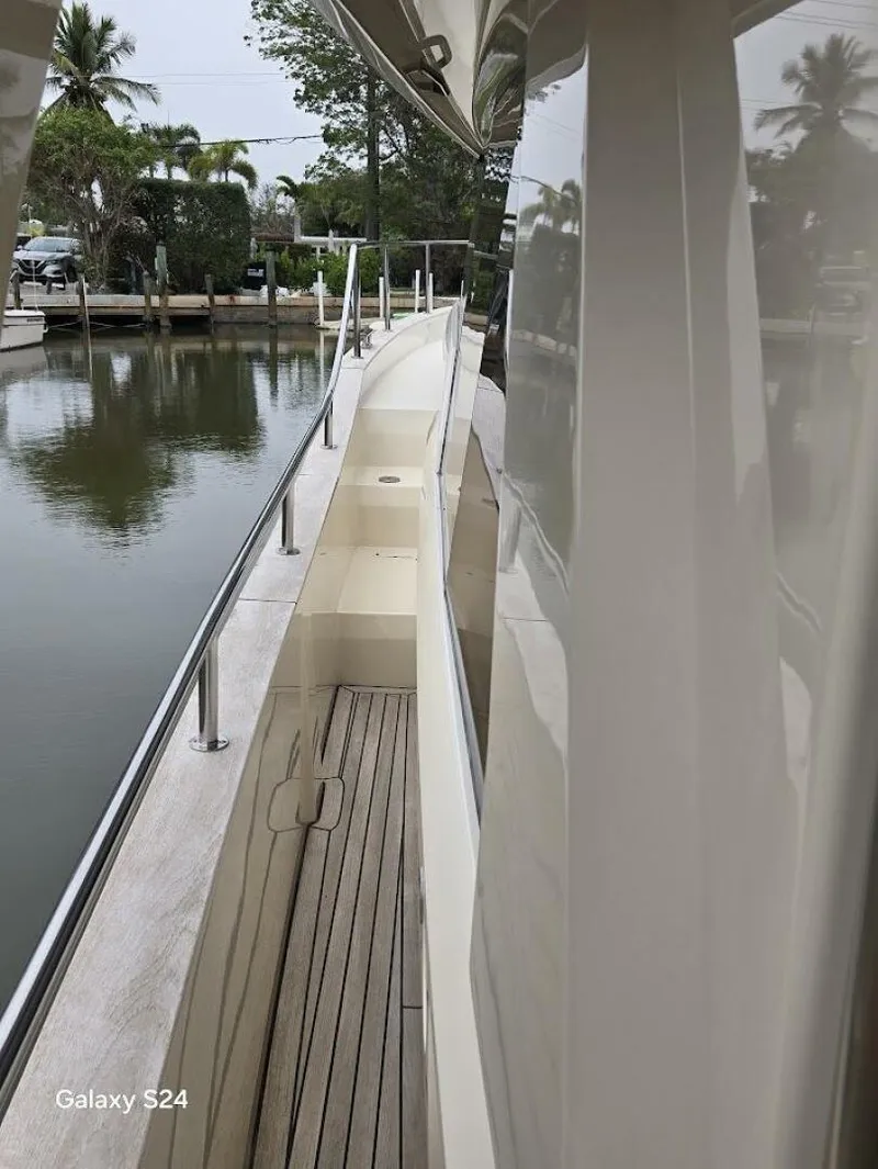 Slide: The Image of 2019 Greenline 40 Port Walkway - 4962293