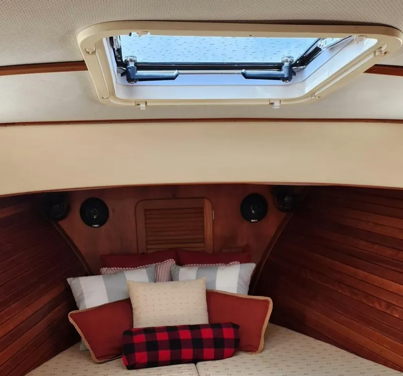 Slide: The Image of Hinckley Yachts Picnic Boat EP 2003 - 5700870