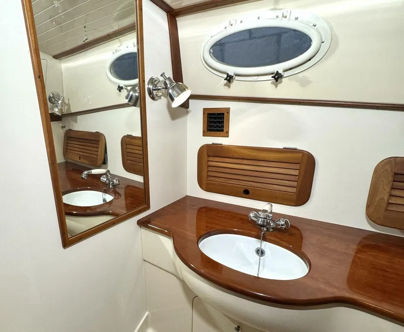 Slide: The Image of Hinckley Yachts Picnic Boat EP 2003 - 5700871