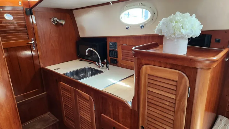 Slide: The Image of Hinckley Yachts Picnic Boat EP 2003 - 5700867