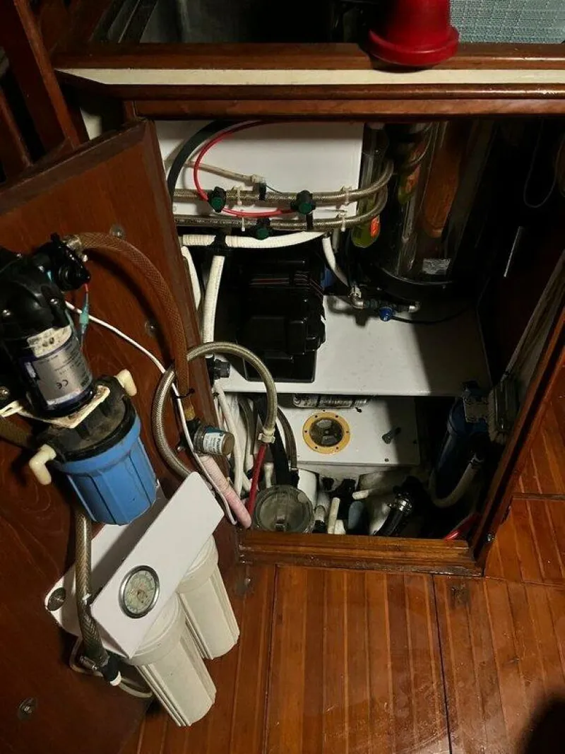 Slide: The Image of Watermaker Primary Filter Hylas 44 Port of Spain, Trinidad - 5452450