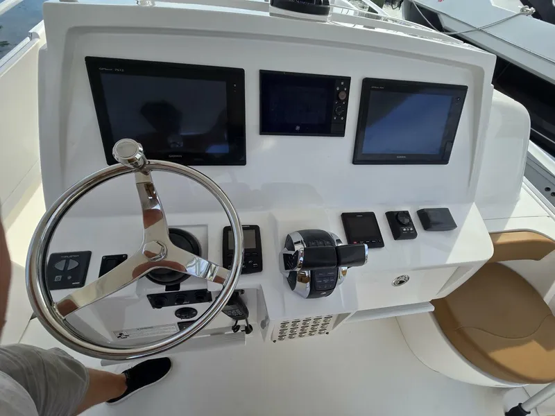 Slide: The Image of Intrepid 375 Walkaround 2018 - 4984766