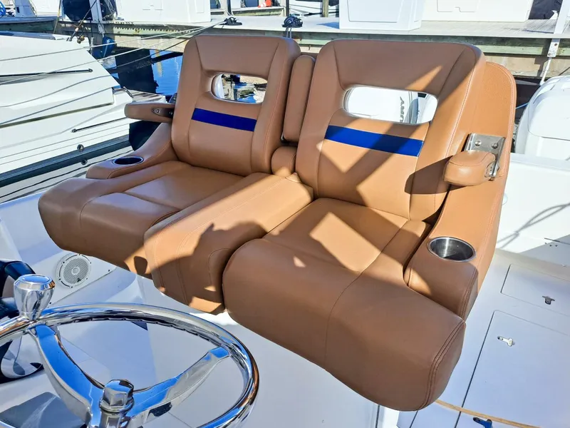 Slide: The Image of Intrepid 375 Walkaround 2018 - 4984790