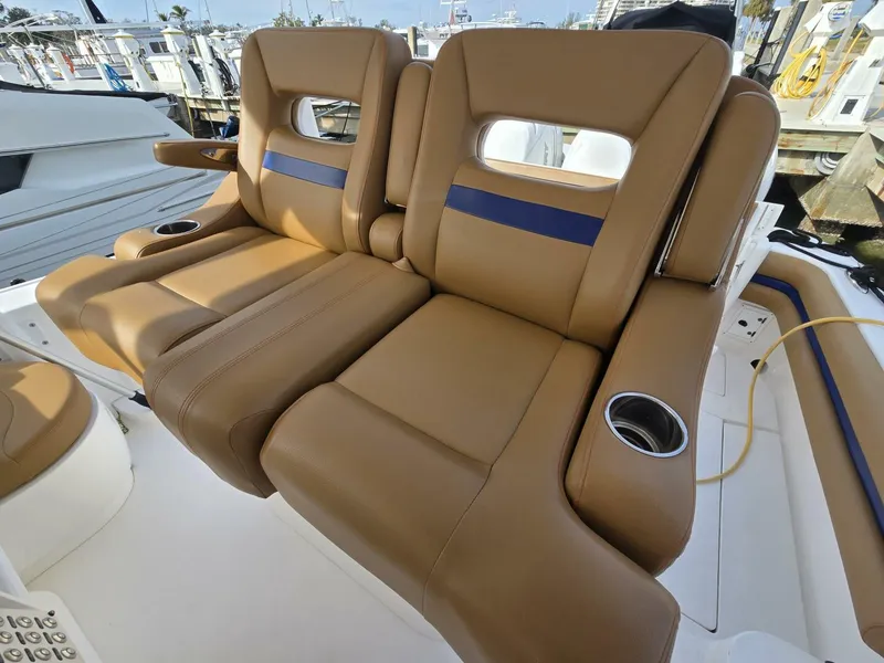 Slide: The Image of Intrepid 375 Walkaround 2018 - 4984765