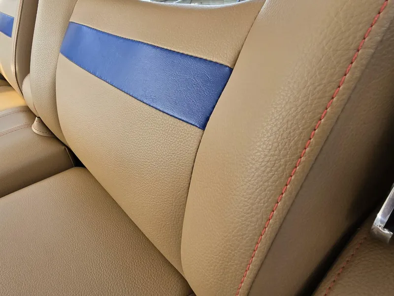 Slide: The Image of Intrepid 375 Walkaround 2018 - 4984780