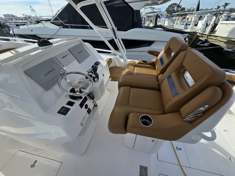 Slide: The Image of Intrepid 375 Walkaround 2018 - 4984761