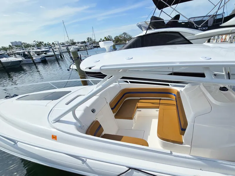 Slide: The Image of Intrepid 375 Walkaround 2018 - 4965508