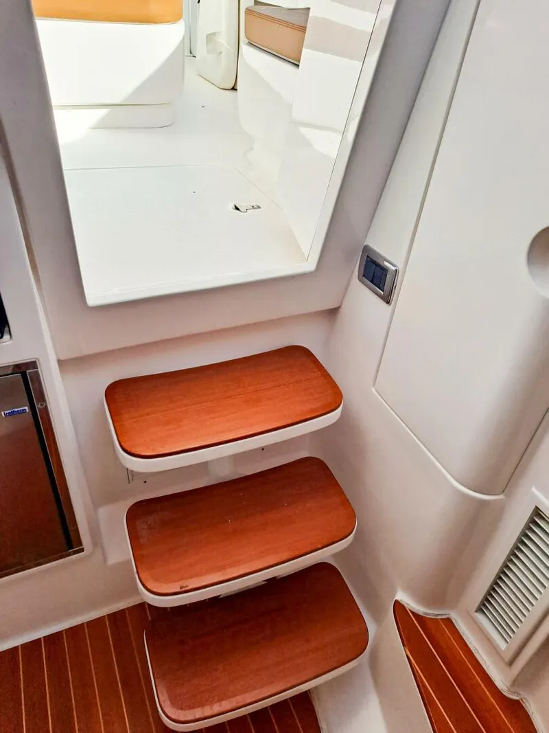 Slide: The Image of Intrepid 375 Walkaround 2018 - 4965511