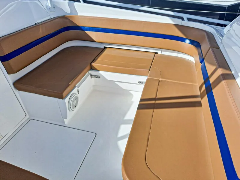 Slide: The Image of Intrepid 375 Walkaround 2018 - 4965516