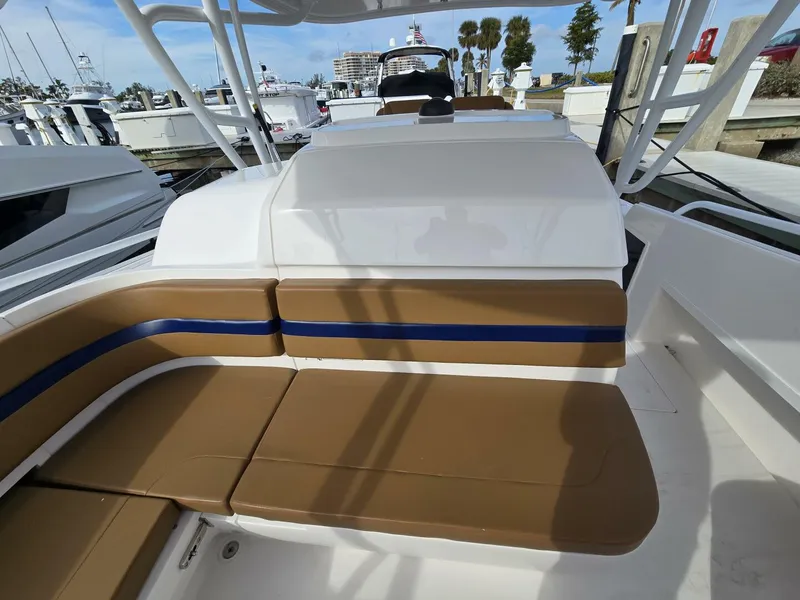 Slide: The Image of Intrepid 375 Walkaround 2018 - 4984771