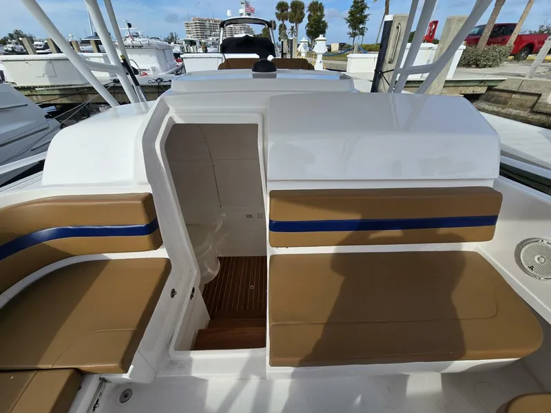 Slide: The Image of Intrepid 375 Walkaround 2018 - 4984772