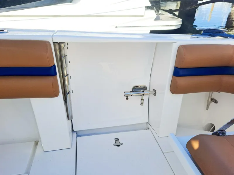 Slide: The Image of Intrepid 375 Walkaround 2018 - 4984789