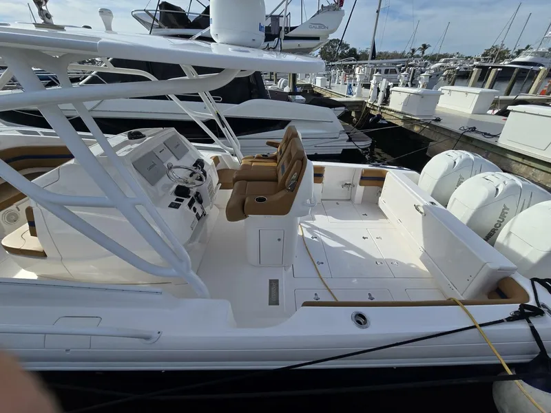 Slide: The Image of Intrepid 375 Walkaround 2018 - 4984760