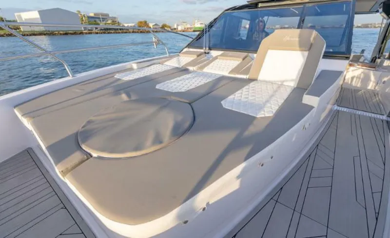 Slide: The Image of Hanover 387 Grey & Black Edition Outboard 2025 - 4966304