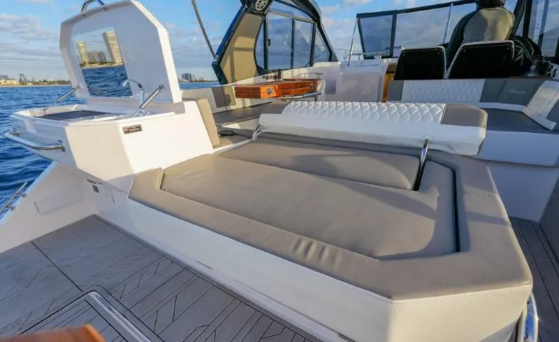Slide: The Image of Hanover 387 Grey & Black Edition Outboard 2025 - 4966306