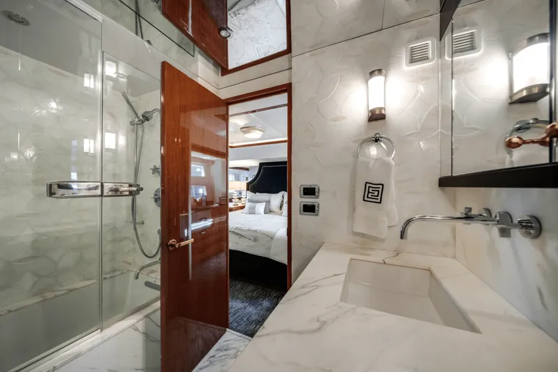 Slide: The Image of Hatteras 60 MOTOR YACHT 2018 - 4966360