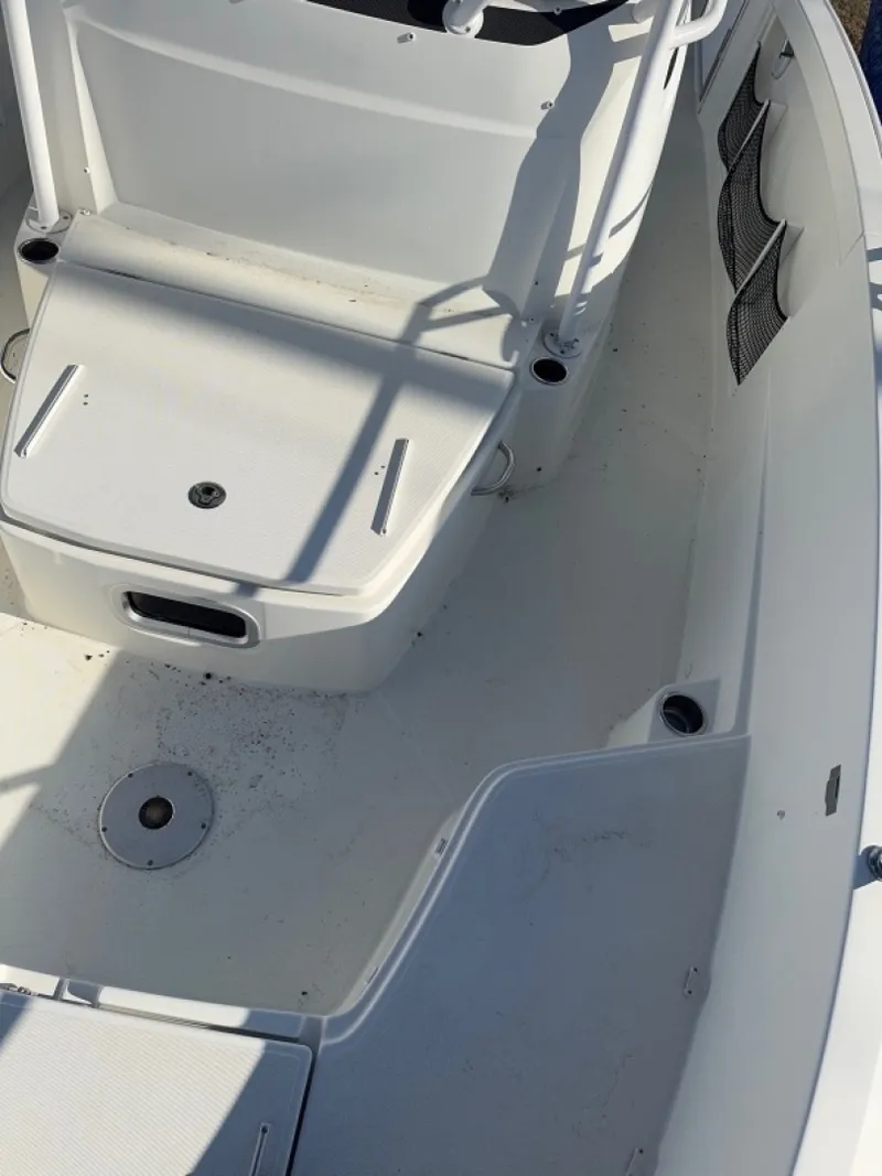 Slide: The Image of Used Power Power Boat for sale 2019 Jeanneau Leader 9.0 CC  - JEANNEAU LEADER 9.0 CC - 4983435