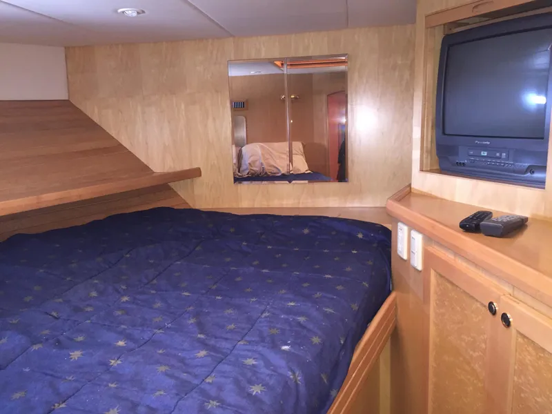 Slide: The Image of McKinna 57 Pilothouse 2000 - 46