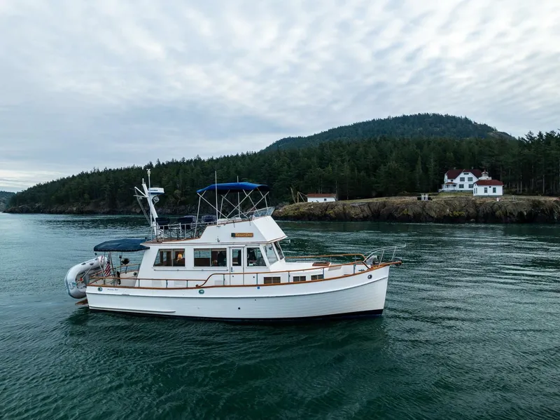 Slide: The Image of Grand Banks 36 Sedan 1984 - 4969008