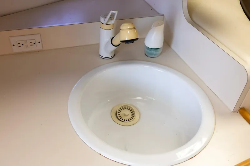 Slide: The Image of Cruisers Yachts ESPRIT 3570 1995 - 4969089