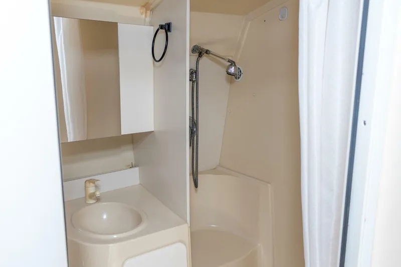 Slide: The Image of Cruisers Yachts ESPRIT 3570 1995 - 4969096