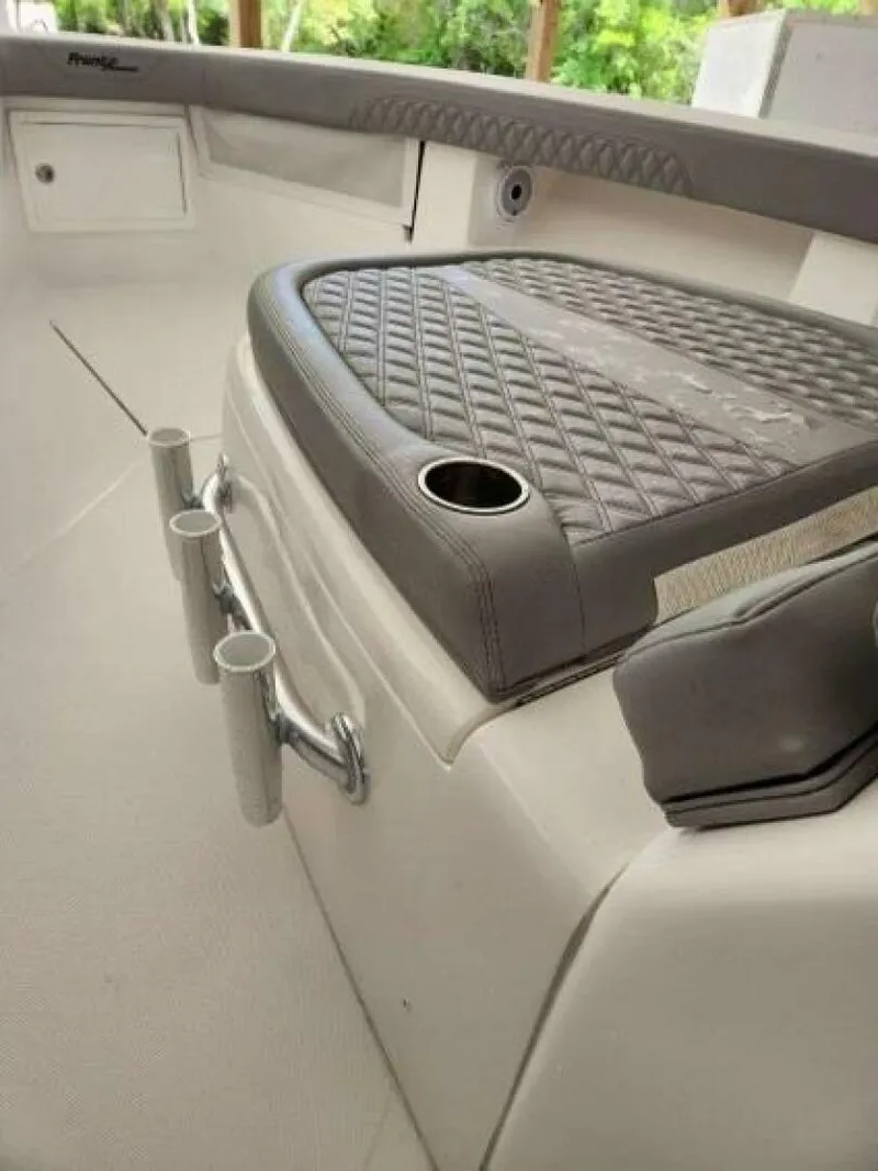 Slide: The Image of Front Runner 36 CC 2023 - 4972404