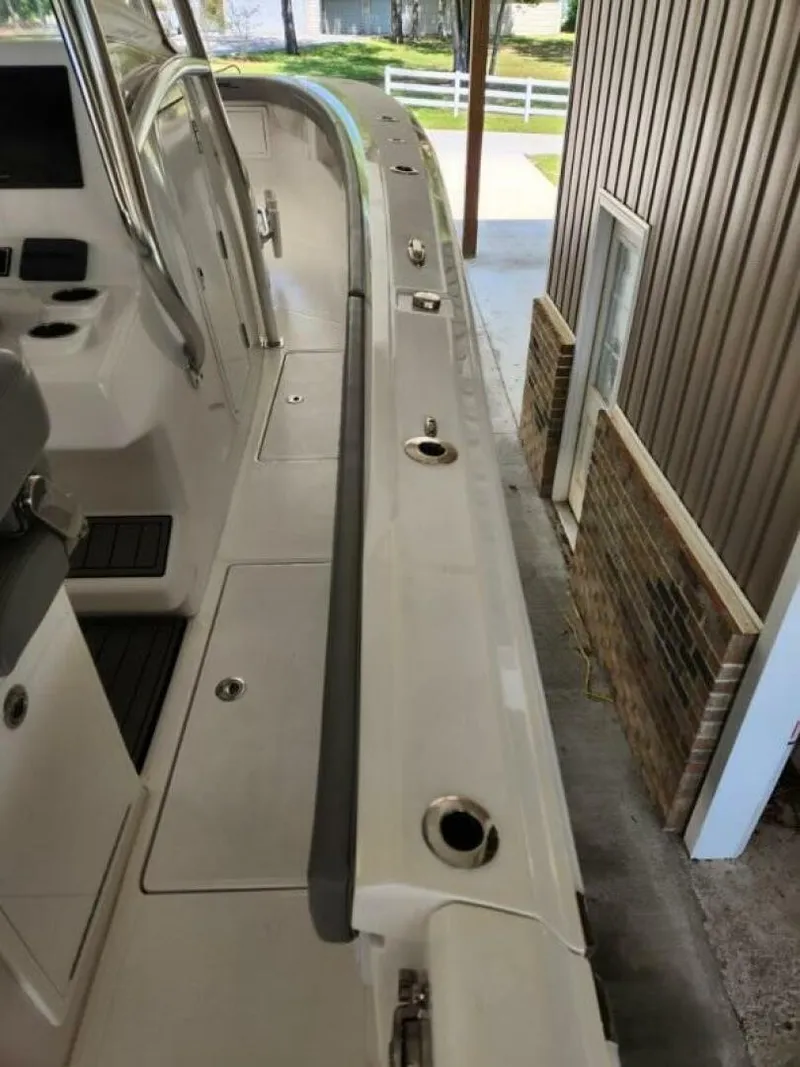 Slide: The Image of Front Runner 36 CC 2023 - 4972409