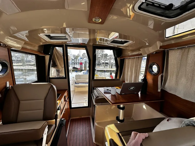 Slide: The Image of Ranger Tug R-23 2019 - 4972620