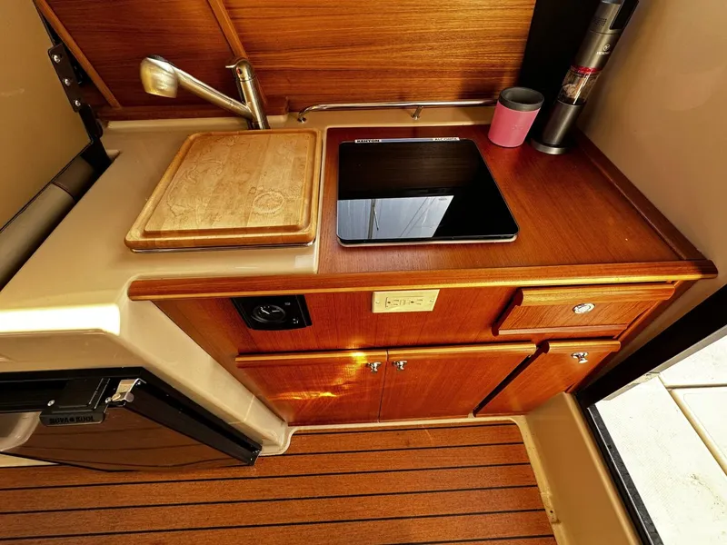 Slide: The Image of Ranger Tug R-23 2019 - 4972610