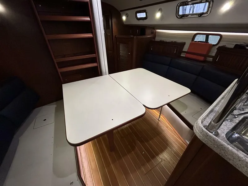 Slide: The Image of 40' Blue Jacket salon table2 - 4973551