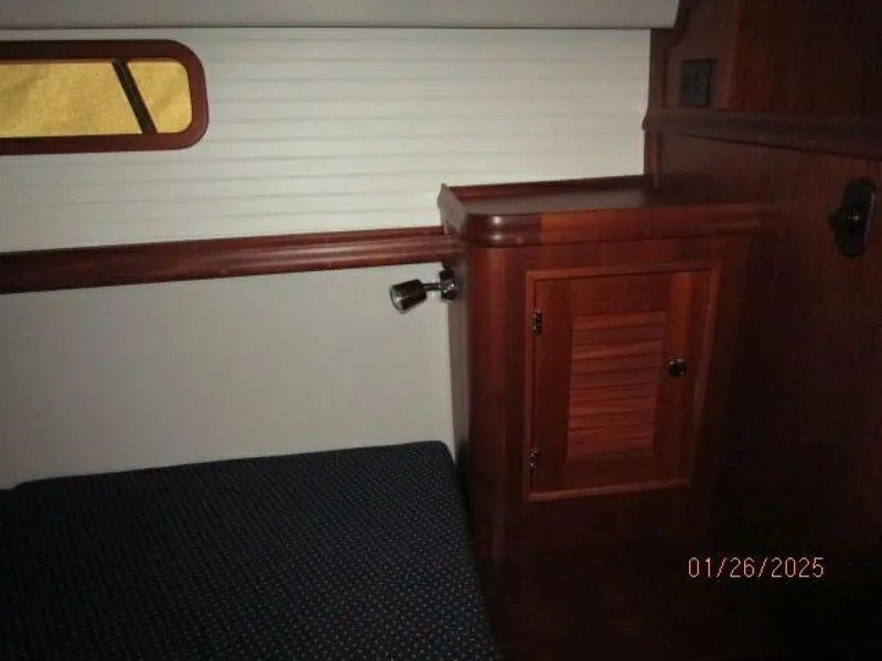 Slide: The Image of 40' Blue Jacket forward stateroom starboard - 4973468