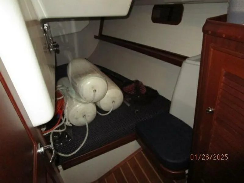 Slide: The Image of 40' Blue Jacket port aft stateroom - 4973518