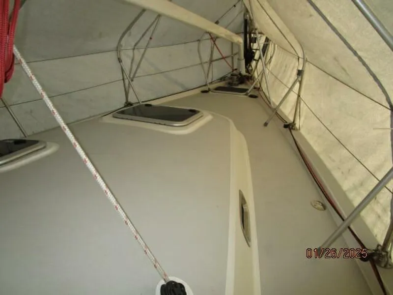 Slide: The Image of 40' Blue Jacket foredeck1 - 4973462