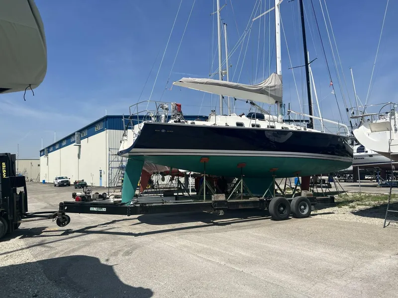 Slide: The Image of 40' Blue Jacket hauled out1 - 4973483