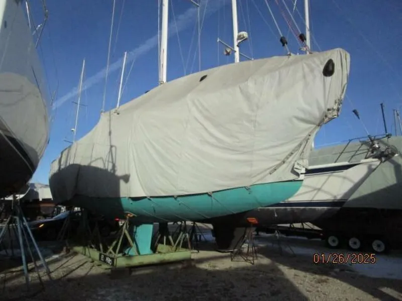 Slide: The Image of 40' Blue Jacket winter cover starboard forward - 4973490
