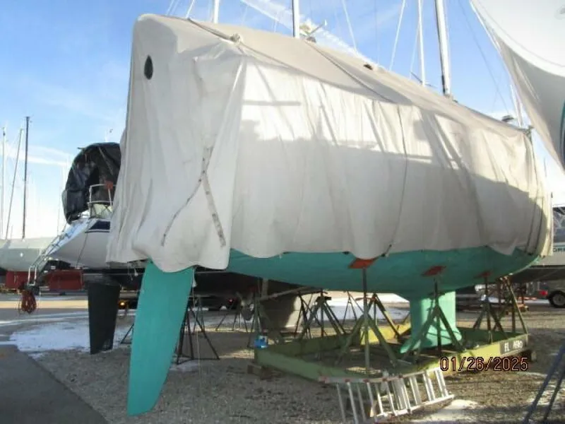 Slide: The Image of 40' Blue Jacket winter cover starboard aft - 4973488