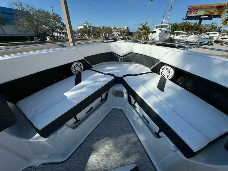 Slide: The Image of Monterey 30 ELITE 2025 - 4984676