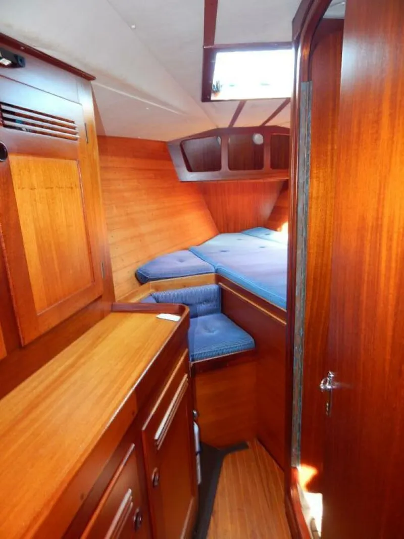 Slide: The Image of Sweden Yachts C38/39 1984 - 4978395