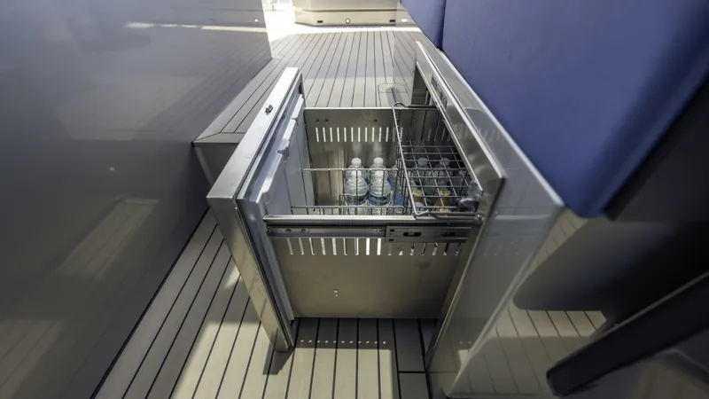 Slide: The Image of Vanquish VQ45 - 5369447