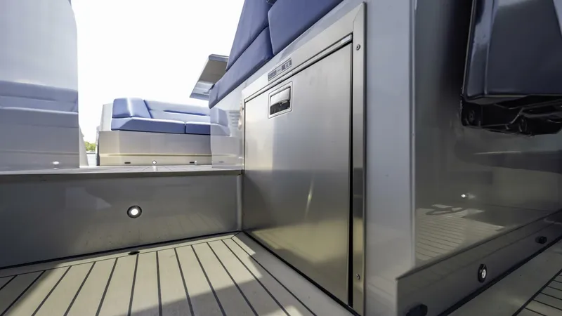 Slide: The Image of Vanquish VQ45 - 5369450