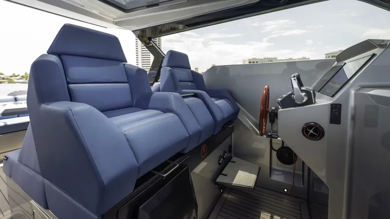 Slide: The Image of Vanquish VQ45 - 5369487