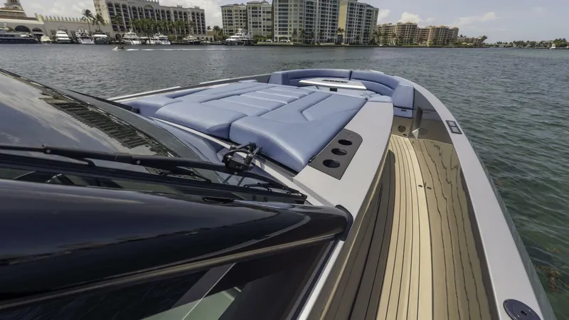 Slide: The Image of Vanquish VQ45 - 5369497