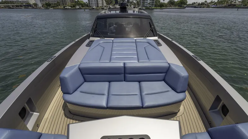 Slide: The Image of Vanquish VQ45 - 5369507